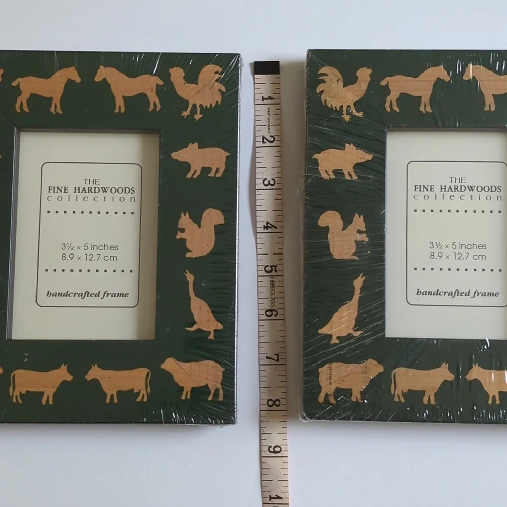 Fine Hardwoods collection 2 wooden animal 3.5 x 5 photo picture frame green